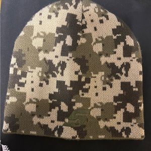 Snap On tools knit beanie cap hat digital camouflage new never worn